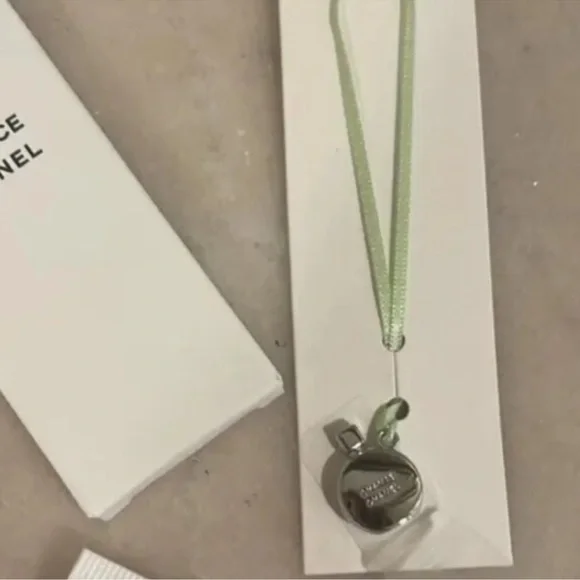 Chanel Gift Set with Siver Chanel Chance Charm - Picture 4 of 13